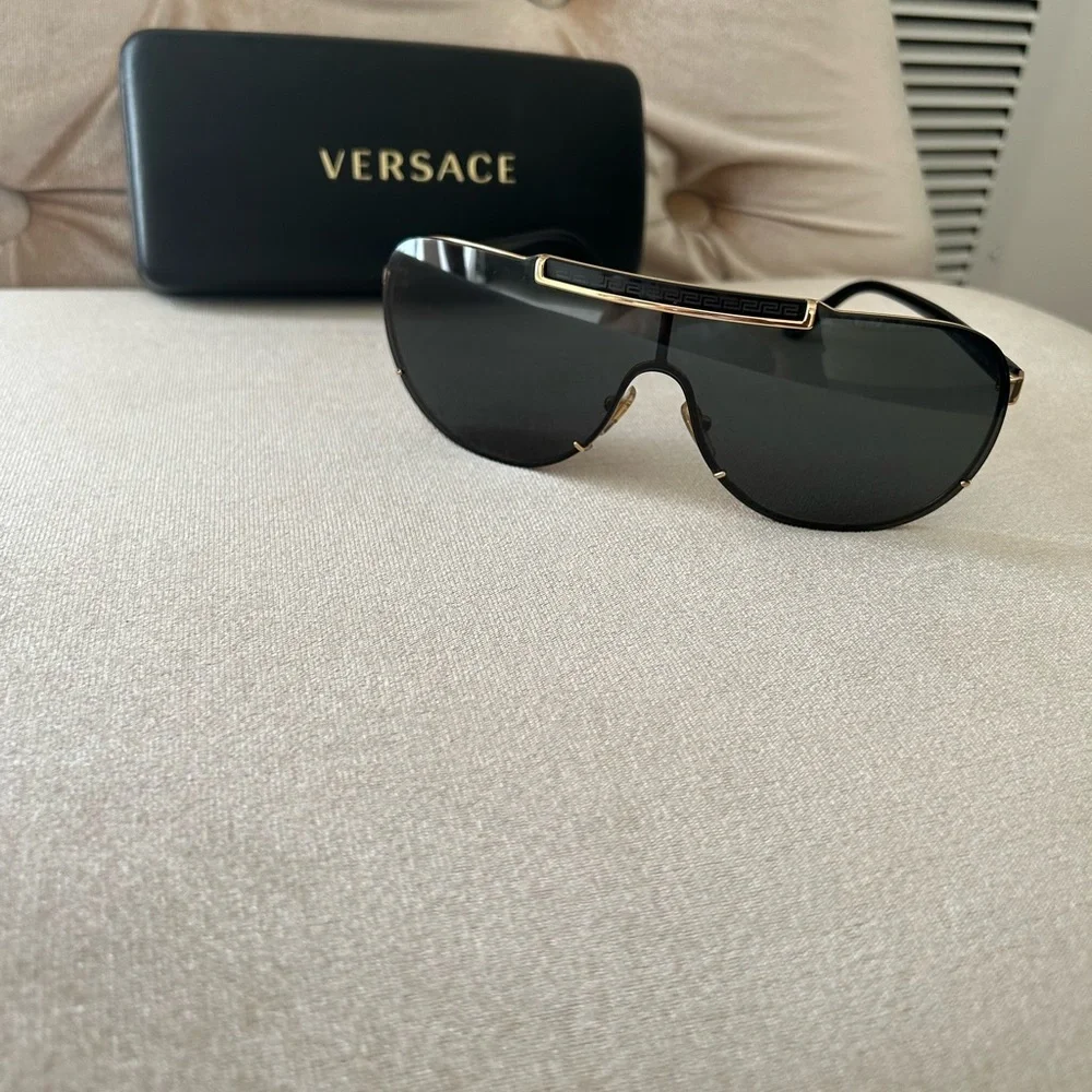 Versace sunglasses - Picture 6 of 8